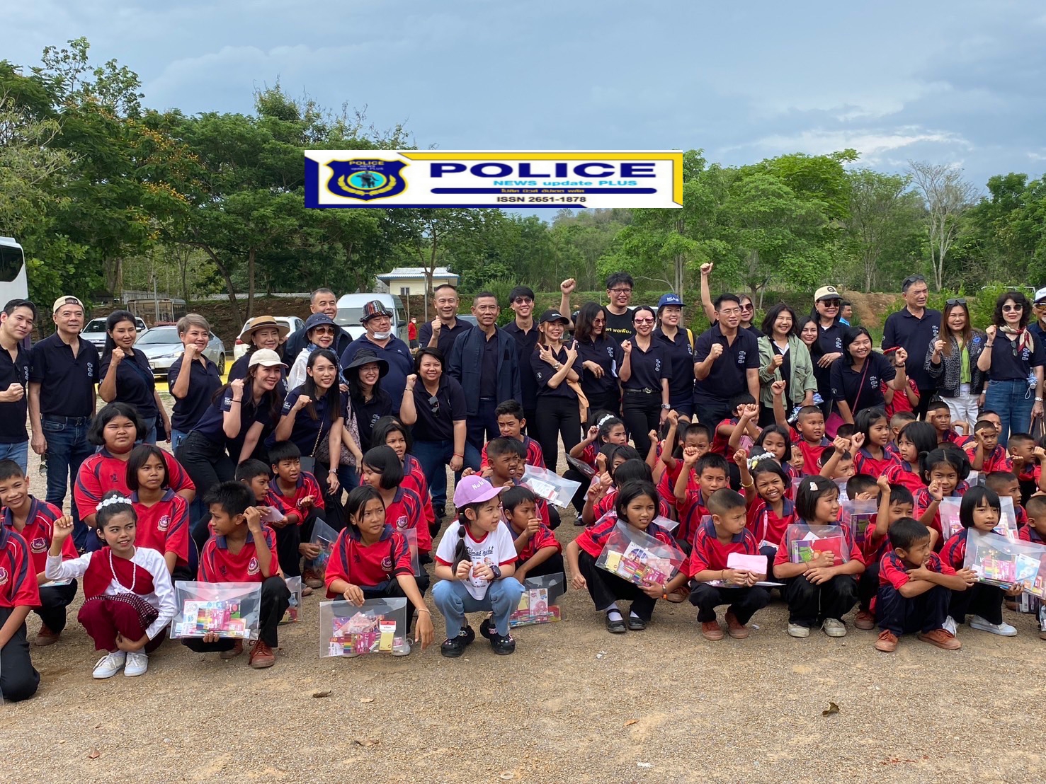 ((POLICE NEWS update PLUS))…”บริษัทสหพัฒนพิบูล จำกัด (มหาชนร่วมกับคณะนักศึกษาหลักสูตรบริหารธุรกิจเชิงบวก The Master 8 (ISAB)มอบ อุปกรณ์การศึกษา การกีฬา เปลี่ยนปรับปรุงระบบไฟฟ้าโรงเรียนและมอบทุนการศึกษา 150 ทุนให้กับน้องๆโรงเรียน ตชด.บ้านคลองน้อย ต.ห้วยสัตว์ใหญ่ อ.หัวหิน จ.ประจวบคีรีขันธ์