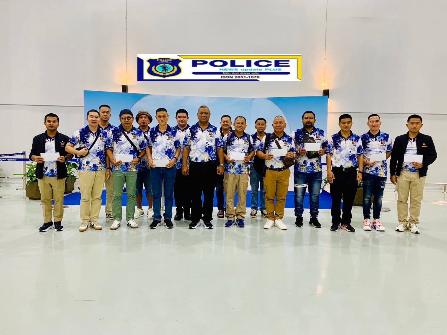 ((POLICE NEWS update PLUS))…กต.ตร.และที่ปรึกษา สน.เพชรเกษม ภาคเอกชน ร่วมกันกับ สน.เพชรเกษม จัดโครงการพาเจ้าหน้าที่ตำรวจที่เกษียณอายุราชการ และมีผลงานดีเด่น ทัศนศึกษา ณ สาธารณรัฐสังคมนิยมเวียดนาม