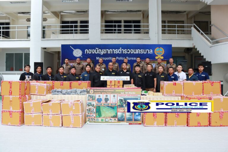 ((POLICE NEWS update PLUS))…เจ้าหน้าที่ตำรวจ กองกำกับการสืบสวน กองบังคับการตำรวจนครบาล 9 ร่วมแถลงข่าวกรณี จับกุมผู้ต้องหาได้จำนวน 3 รายข้อหาร่วมกันจำหน่ายยาเสพติดให้โทษประเภท 1 (เมทแอมเฟตามีนหรือยาบ้าและไอซ์ )