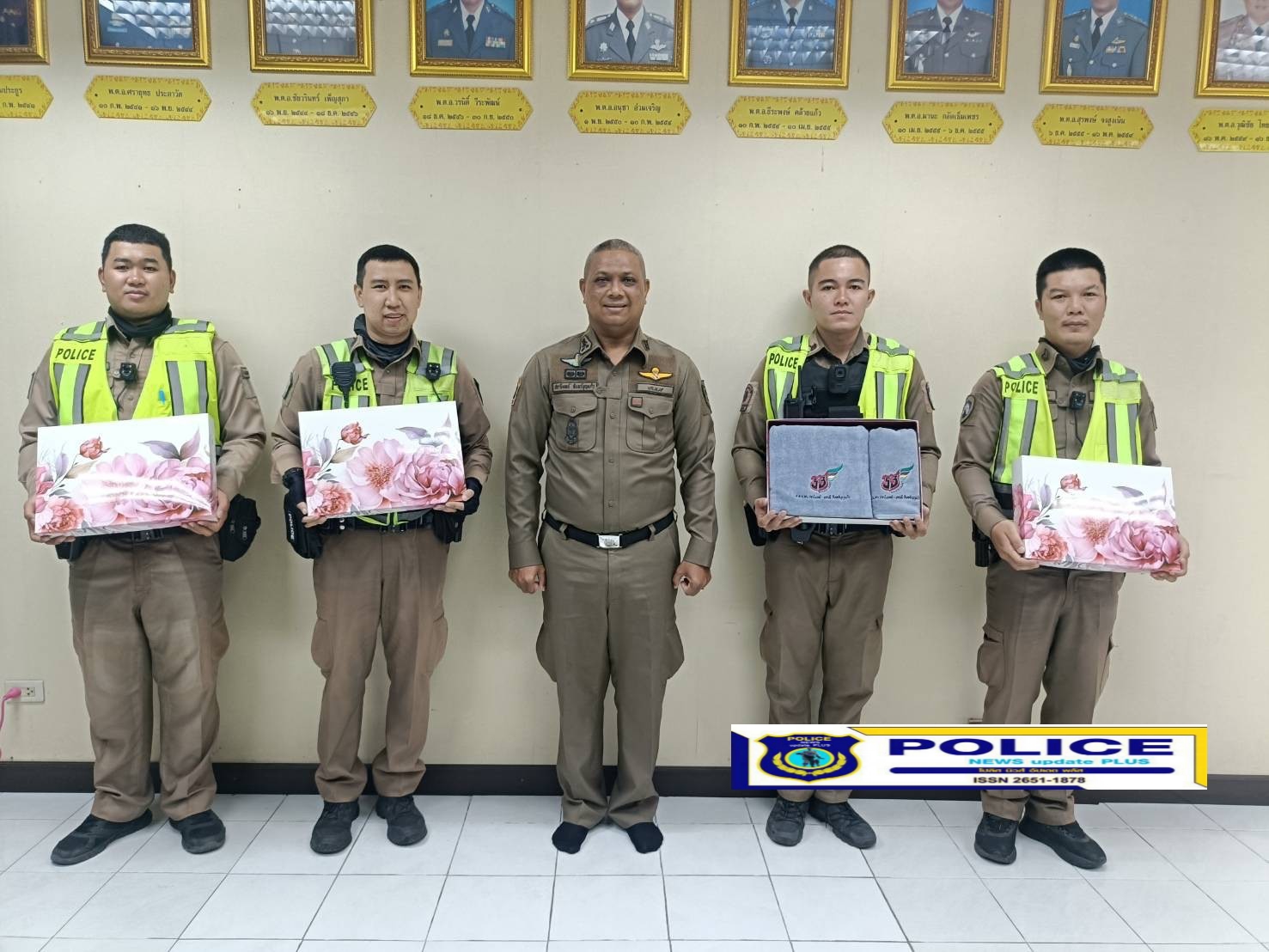 ((POLICE NEWS update PLUS))…”ผกก.สน.เพชรเกษมร่วมประชุมชี้แจงข้อราชการประจำเดือน การเตรียมความพร้อมการรักษาความปลอดภัยและอำนวยความสะดวกการจราจรการจัดงานปีใหม่พร้อมมอบประกาศเกียรติคุณพร้อมรางวัลให้แก่ข้าราชการตำรวจ