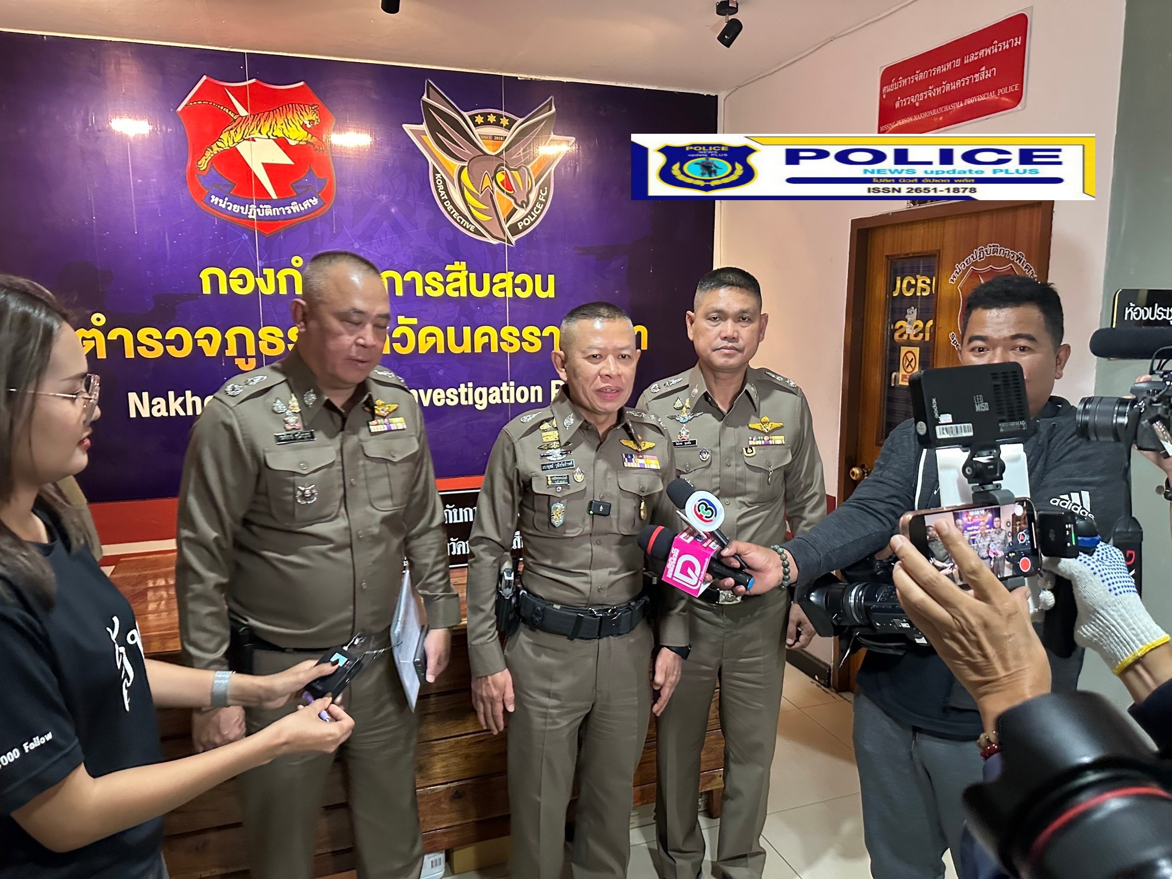 ((POLICE NEWS update PLUS))…”ผู้ช่วย ผบ.ตร.(สส 1)ร่วมกันแถลงผลการจับกุมตัวผู้ต้องหาตามหมายจับ ซึ่งก่อเหตุอุกฉกรรจ์สะเทือนขวัญ ในคดีข่มขืนกระทำชำเรา”