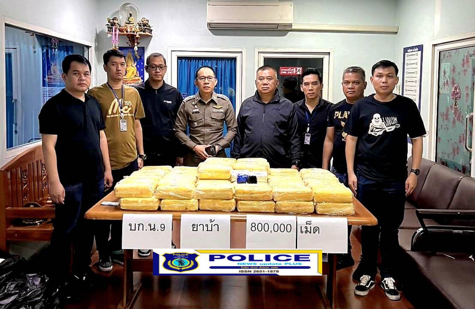 ((POLICE NEWS update PLUS))…”สืบนครบาล 9 รวบ เค คอร์ส รับจ้างขนยาเสพติด เจอดีตำรวจสกัดจับขับรถชนรถตำรวจ เปิดทางหนี สุดท้ายไม่รอด จนมุม พื้นที่ สภ.ไทรน้อย จับได้พร้อมยาบ้า 800,000 เม็ด