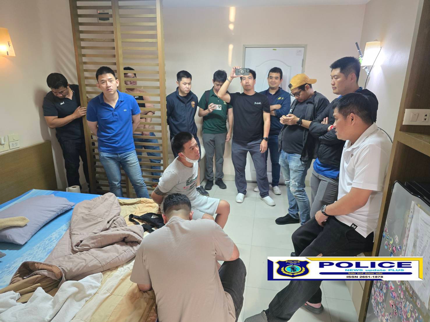 ((POLICE NEWS update PLUS))…ชุดสืบสวนขอหมายจับ บุคคลที่เกี่ยวข้อง เพื่อดำเนินคดีตามกฎหมาย ต่อมาศาลจังหวัดพระประแดง ได้อนุมัติหมายจับ ผู้ต้องหา จำนวน 4 คนข้อหา “ร่วมกันฉ้อโกงประชาชน”