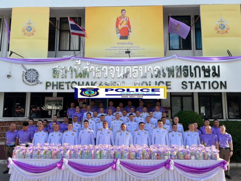 ((POLICE NEWS update PLUS))…”ผกก.สน.เพชรเกษมและเจ้าหน้าที่ตำรวจร่วมทำบุญตักบาตรถวายพระราชกุศล และลงนามถวายพระพรชัยมงคล แด่ สมเด็จพระนางเจ้าสุดธิดา พัชรสุธาพิมลลักษณ พระบรมราชินีเนื่องในโอกาสมหามงคล วันเฉลิมพระชนมพรรษา 3 มิถุนายน 2568
