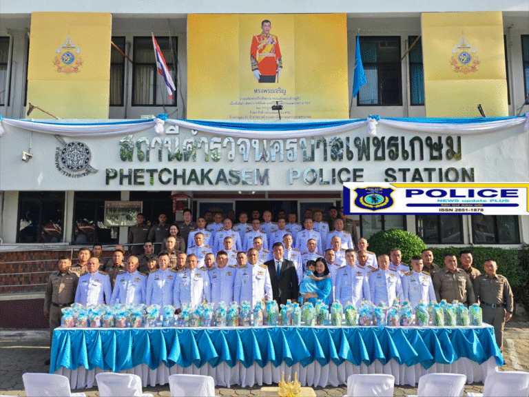 ((POLICE NEWS update PLUS))…”ผกก.สน.เพชรเกษมพร้อมด้วยข้าราชการตำรวจร่วมกิจกรรมวันเฉลิมพระชนมพรรษาสมเด็จพระนางเจ้าสิริกิติ์ พระบรมราชินีนาถ พระบรมราชชนนีพันปีหลวง และวันแม่แห่งชาติ