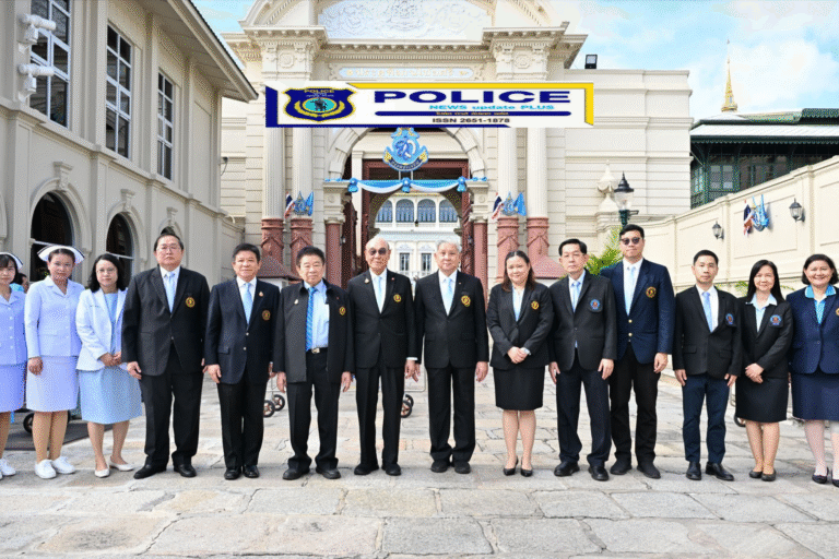 ((POLICE NEWS update PLUS))…”มูลนิธิป่อเต็กตึ๊ง ถวายแจกันดอกไม้และลงนามถวายพระพร เนื่องในโอกาสวันเฉลิมพระชนมพรรษา สมเด็จพระนางเจ้าสิริกิติ์ พระบรมราชินีนาถ พระบรมราชชนนีพันปีหลวง