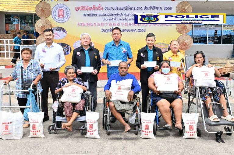 ((POLICE NEWS update PLUS))…”มูลนิธิป่อเต็กตึ๊ง แจกจ่ายเครื่องอุปโภคบริโภคแก่ผู้ยากไร้ เนื่องในงานประเพณีทิ้งกระจาด ประจำปี 2568 ต่อเนื่องเป็นแห่งที่ 2 ณ คลินิกการประกอบโรคศิลปะ สาขาการแพทย์แผนจีนหัวเฉียว สาขาศรีราชา จังหวัดชลบุรี