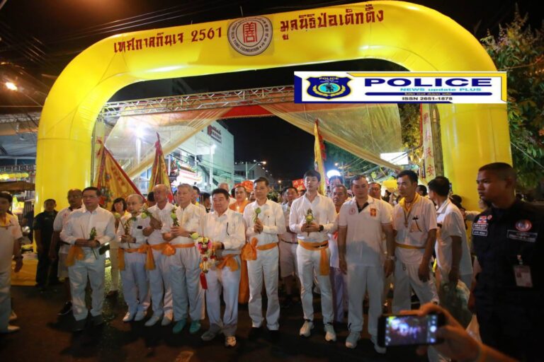((POLICE NEWS update PLUS))…”มูลนิธิป่อเต็กตึ๊ง ขอเชิญชวนสาธุชนร่วมถือศีล อิ่มบุญ อิ่มใจ ละเว้นเนื้อสัตว์ เนื่องในเทศกาลกินเจ ประจำปี 2568 สักการะหลวงปู่ไต้ฮงเพื่อความเป็นสิริมงคล รับบริการอาหารเจฟรี พร้อมร่วมพิธีเวียนธูปศักดิ์สิทธิ์ ณ ศาลเจ้าไต้ฮงกง มูลนิธิป่อเต็กตึ๊ง พลับพลาไชย