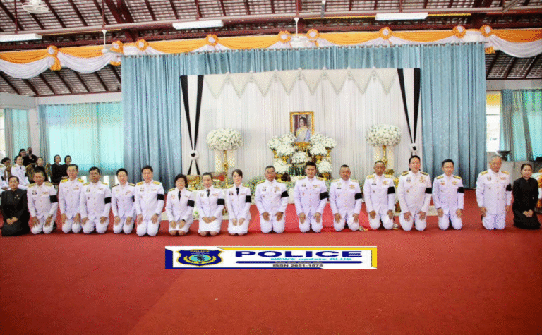 ((POLICE NEWS update PLUS))…”ผู้ว่าราชการจังหวัดทั่วประเทศนำประชาชนทุกหมู่เหล่า ประกอบพิธีถวายน้ำสรงพระบรมศพ เบื้องหน้าพระฉายาลักษณ์ สมเด็จพระนางเจ้าสิริกิติ์ พระบรมราชินีนาถ พระบรมราชชนนีพันปีหลวง และลงนามถวายไว้อาลัย