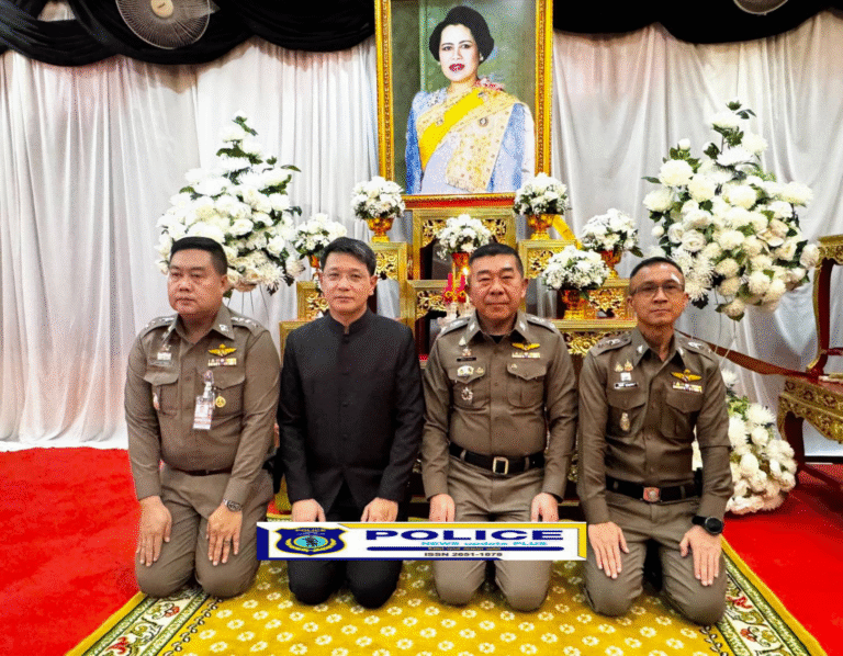 ((POLICE NEWS update PLUS))…”ผู้ว่าฯ สมุทรปราการ พร้อมด้วยผู้การฯสมุทรปราการและข้าราชการส่วนต่างๆร่วมพิธีบำเพ็ญกุศลสวดพระอภิธรรม เพื่ออุทิศถวายพระราชกุศลแด่สมเด็จพระนางเจ้าสิริกิติ์ พระบรมราชินีนาถ พระบรมราชชนนีพันปีหลวง