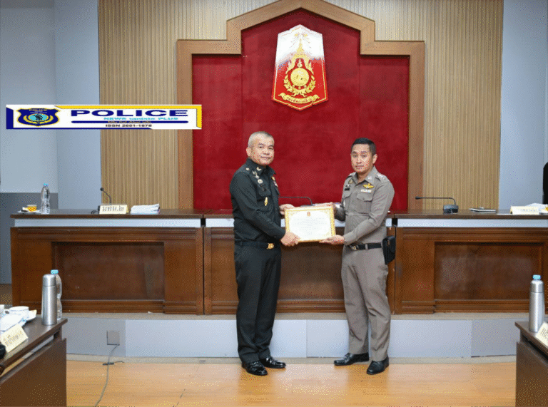 ((POLICE NEWS update PLUS))…”ผกก.สืบสวน 2.บก.สส.ภ.3 เข้ารับมอบประกาศนียบัตร การป้องกันและแก้ไขปัญหายาเสพติดภายในหน่วยทหารดีเด่น ณ กองทัพภาคที่ 2