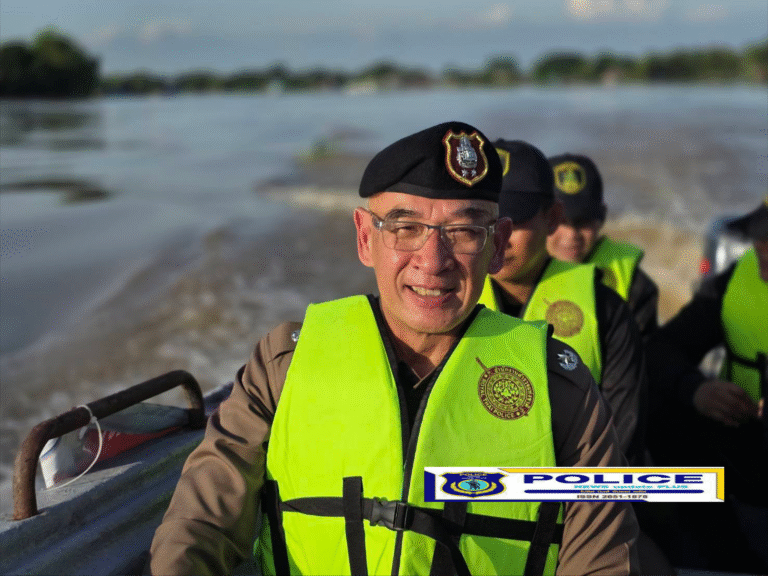((POLICE NEWS update PLUS))…”ผบก.ภ.จว.สิงห์บุรี  ลงพื้นที่สำรวจจุดคันกั้นน้ำพังน้ำเข้าท่วมบ้านเรือนประชาชน