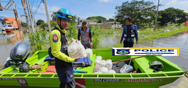 ((POLICE NEWS update PLUS))…”มูลนิธิป่อเต็กตึ๊ง นำโดย อาสาสมัครกู้ภัยจุด สภ.อินทร์บุรี ท่าช้าง และบางระจัน ยังคงผนึกกำลังสู้ภัยน้ำท่วมต่อเนื่อง! จัดตั้งกองอำนวยการรับแจ้งเหตุ-ช่วยเหลือ อพยพ แจกจ่ายถุงยังชีพ