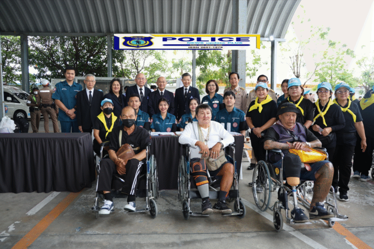 ((POLICE NEWS update PLUS))..”มูลนิธิป่อเต็กตึ๊ง มอบรถ Mini Bus สนับสนุนภารกิจมูลนิธิขาเทียม ในสมเด็จพระศรีนครินทราบรมราชชนนี เพื่อถวายเป็นพระราชกุศล สมเด็จพระนางเจ้าสิริกิติ์ พระบรมราชินีนาถ พระบรมราชชนนีพันปีหลวง พร้อมมอบค่าพาหนะ เครื่องอุปโภคบริโภคครั้งที่ 175 รวมงบฯ กว่า 3.1 ล้านบาท