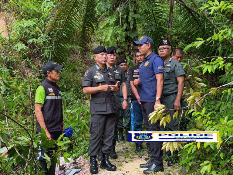 ((POLICE NEWS update PLUS))…”สมเด็จพระกนิษฐาธิราชเจ้า กรมสมเด็จพระเทพรัตนราชสุดาฯ พระราชทานพวงมาลา ครอบครัวนักเรียนโรงเรียน ตชด. เสียชีวิตจากเหตุดินโคลนถล่มทับบ้านในพื้นที่ จ.สตูล