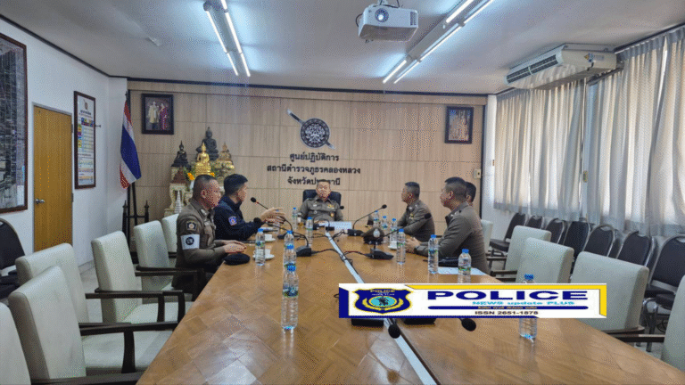 ((POLICE NEWS update PLUS))…”รอง ผบช.ภ.1 ได้เดินทางมาตรวจเยี่ยม สภ.คลองหลวงโดยได้มีข้อกำชับในการปฏิบัติ ตามนโยบายของรัฐบาล ,ผบ.ตร. และ ผบช.ภ.1 อย่างเคร่งครัด