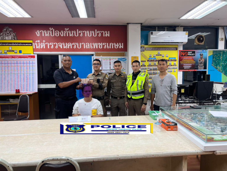((POLICE NEWS update PLUS))…”สายตรวจ จราจร เพชรเกษมผนึกกำลัง รวบชายมียาเสพติดตรวจสอบหนีหมายจับสมคบและจำหน่ายมาจากเมืองกาญจน์ฯ ผกก.ตบรางวัลทันที”