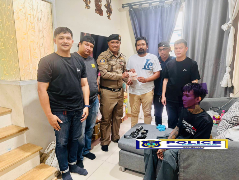 ((POLICE NEWS update PLUS))…”ฝ่ายสืบสวนสน.เพชรเกษมร่วมกันจับกุมตัวผู้ต้องหาว่ากระทำผิดฐาน “มีอาวุธปืนและเครื่องกระสุนปืนไว้ในครอบครองโดยไม่ได้รับอนุญาต”