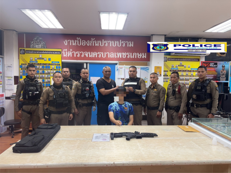 ((POLICE NEWS update PLUS))…”สายตรวจเพชรเกษมบุกรวบหนุ่มมีประวัติรักษาอาการเครียด หลังพกปืนขู่เพื่อนบ้าน เรื่องที่จอดรถ ผกก.กลัวเหตุบานปลาย สั่งยึดอาวุธปืน แจ้งปกครองพิจารณาถอนใบอนุญาต ตามนโยบายทันที”