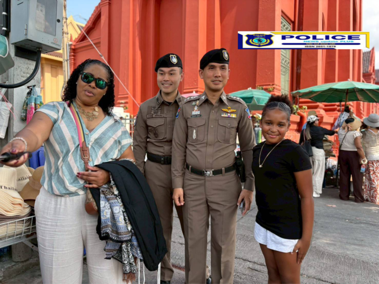 ((POLICE NEWS update PLUS))…”ตำรวจท่องเที่ยวลงพื้นที่หน้าวัดพระแก้ว กำชับผู้ค้าสร้างภาพลักษณ์ที่ดี พร้อมชื่นชมความร่วมมือทำให้นักท่องเที่ยวประทับใจ
