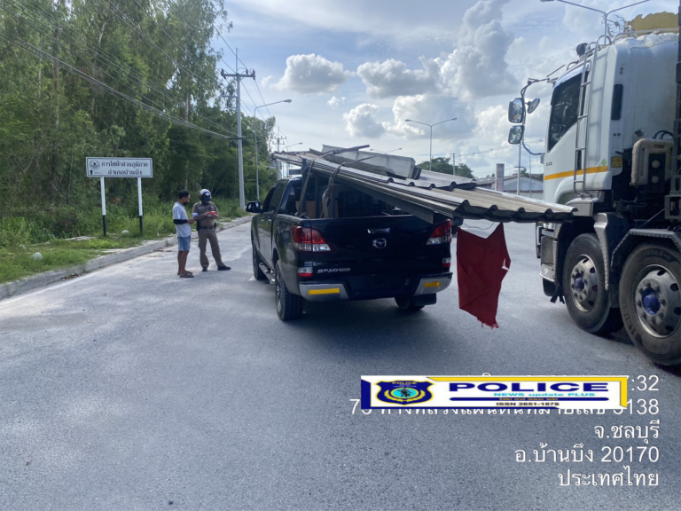 ((POLICE NEWS update PLUS))…”สภ.บ้านบึง ตั้งจุดตรวจกวดขันวินัยจราจร เน้น10ข้อหาหลักและป้องกันอุบัติเหตุบนท้องถนน