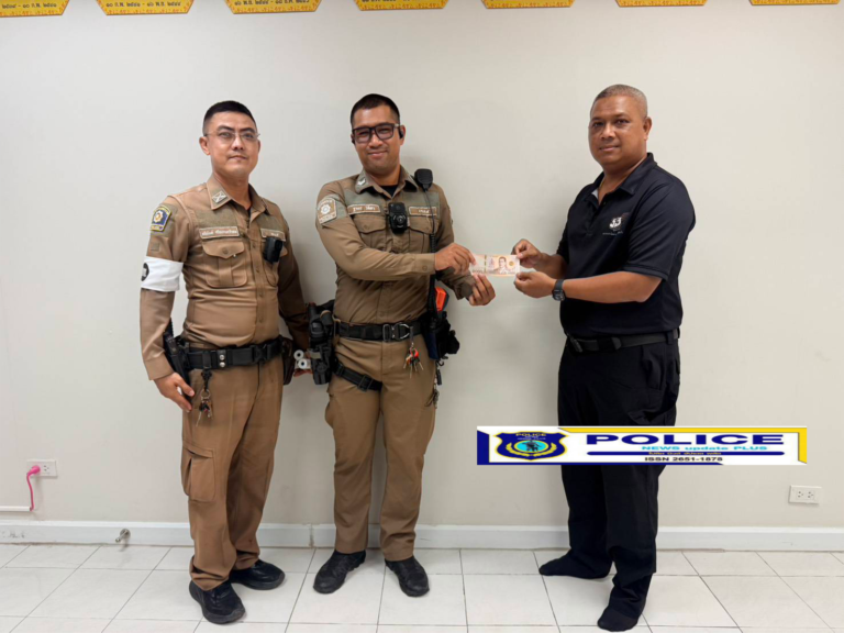 ((POLICE NEWS update PLUS))…”ตำรวจจราจร สน.เพชรเกษม ช่วยทำงานเชิงรุก บุกจับหนุ่มรถบรรทุก หนีหมายจับคดียักยอก ของ สน.แสมดำ ส่งพนักงานสอบสวนดำเนินคดี ผกก.มอบรางวัลตามโครงการทำดีมีรางวัล“