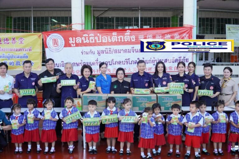 ((POLICE NEWS update PLUS))…”มูลนิธิป่อเต็กตึ๊ง จับมือมูลนิธิฯ / สมาคมจีนฯ ต่างๆ รุดบรรเทาทุกข์ผู้ประสบอัคคีภัย ลงพื้นที่มอบเงินและเครื่องอุปโภคบริโภค ช่วยเหลือเยียวยาพร้อมส่งต่อกำลังใจให้ผู้ประสบภัยบริเวณชุมชนมักกะสัน ชุมชนคลองเตย และชุมชนโรงเรียนวัดประชาระบือธรรม เขตดุสิต รวมงบฯ กว่า 8 แสนบาท