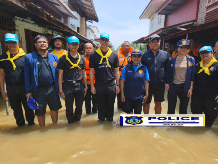 ((POLICE NEWS update PLUS))…”จิตอาสา ตม.เพชรบุรี ลุยน้ำท่วม ช่วยเหลือประชาชนจากสถานการณ์อุทกภัยในพื้นที่ อ.เขาย้อย จ.เพชรบุรี